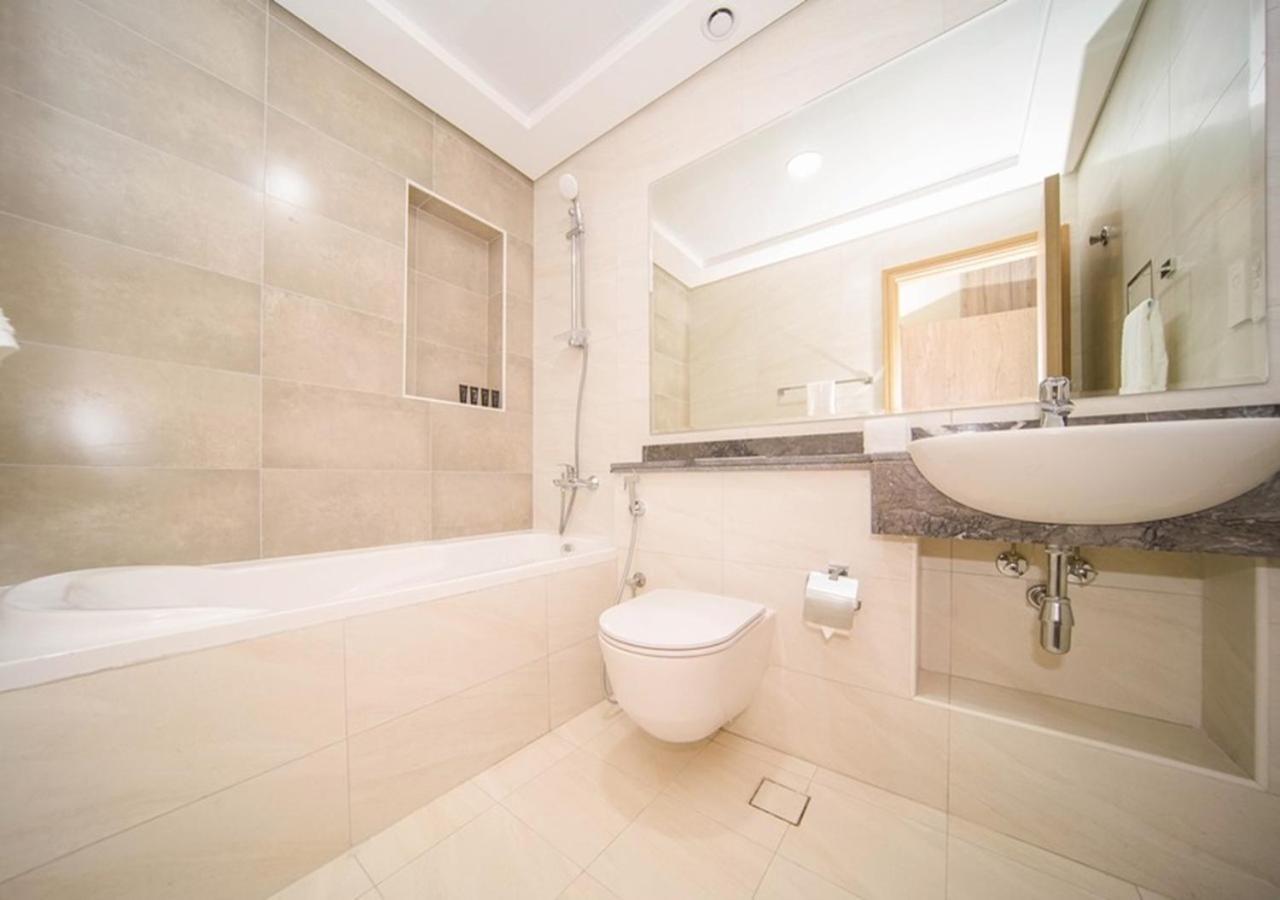 Elegant 2Br View With Rooftop Pool The Bay Dubai Exterior photo
